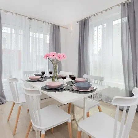 Apartment Garnizon For 6 Guests With Parking & Balcony By Renters *
