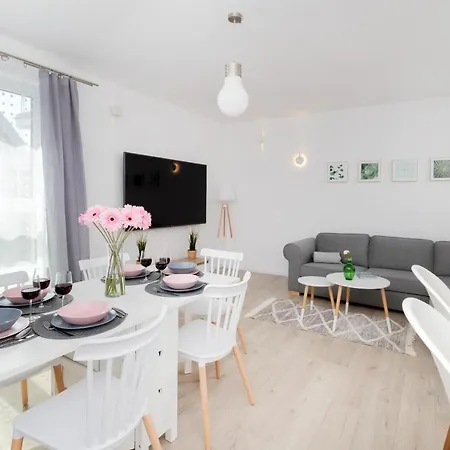 Garnizon For 6 Guests With Parking & Balcony By Renters Apartament *