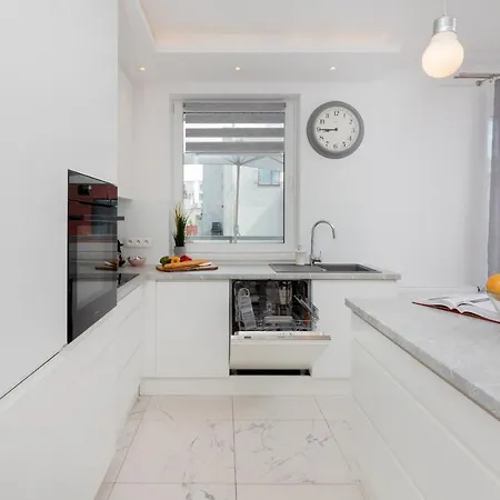 Garnizon For 6 Guests With Parking & Balcony By Renters Apartament *
